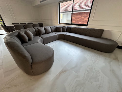 Modular lounge with fluted back and chaise