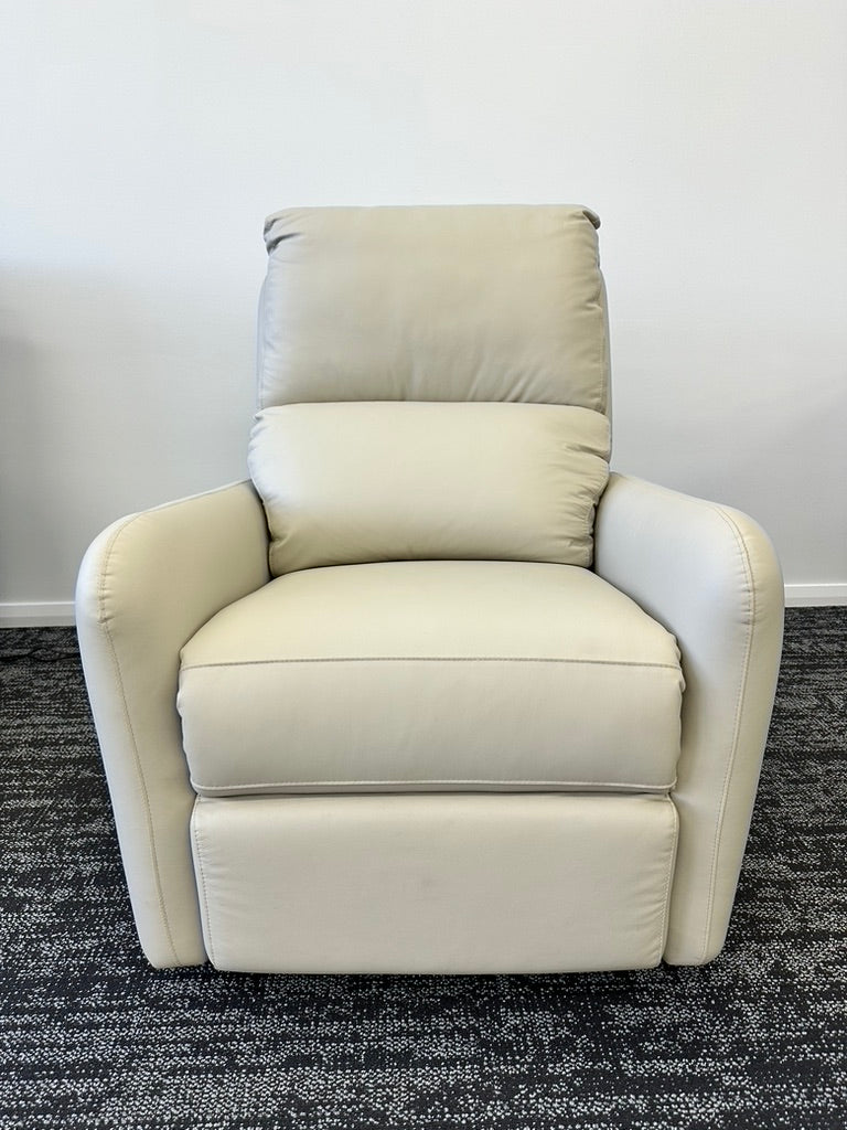 Commercial gallery — photo 128
