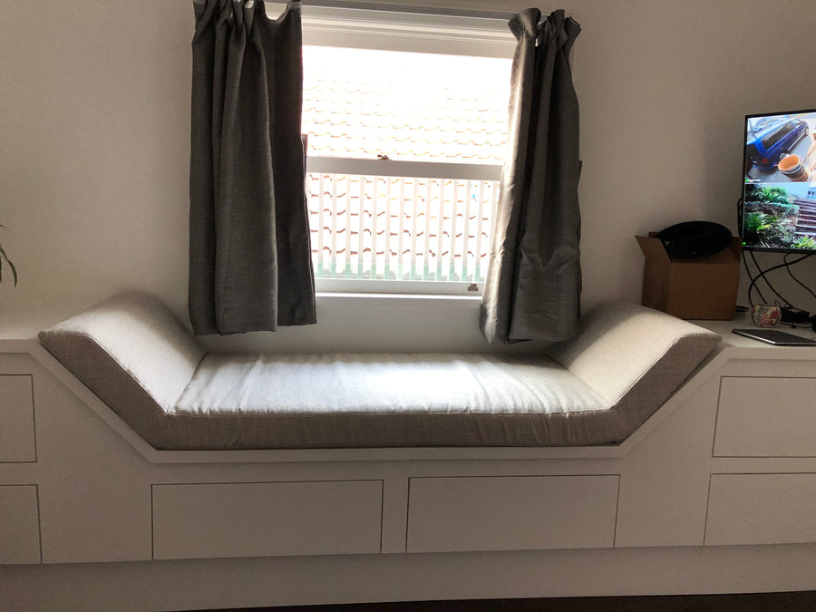 Bay window and sunken living gallery — photo 2