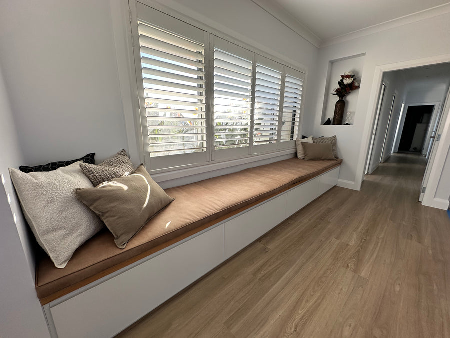 Bay window and sunken living gallery — photo 7