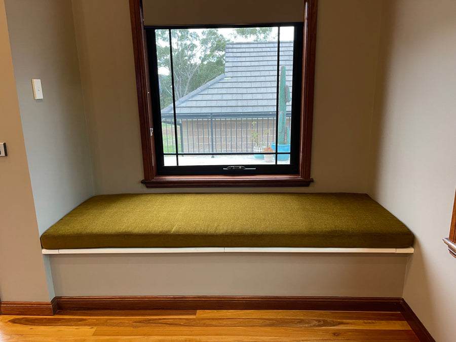 Bay window and sunken living gallery — photo 3