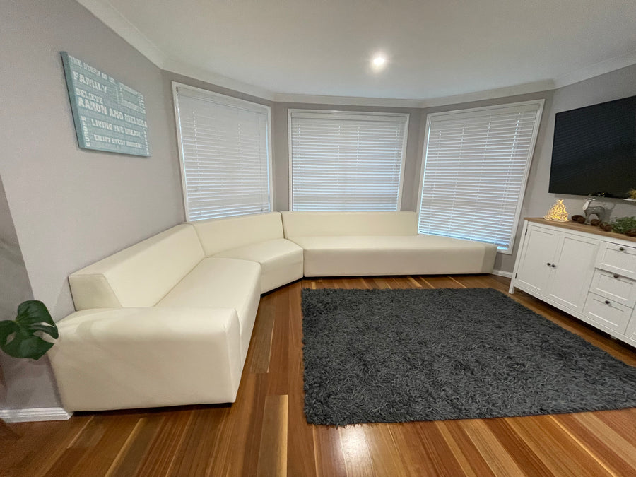 Bay window and sunken living gallery — photo 20